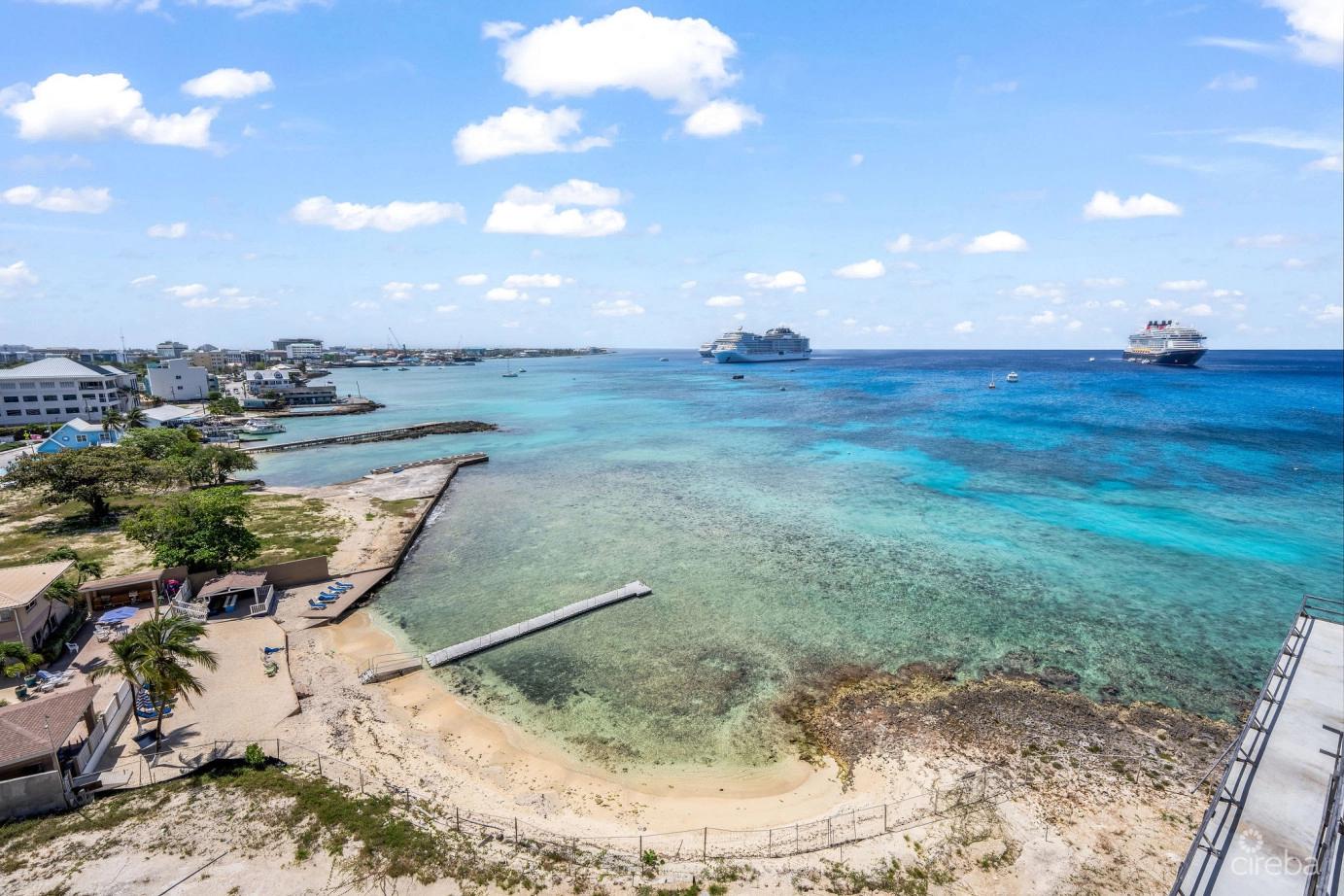 Luxury hotel/resort in George Town, Cayman Islands — photo 5