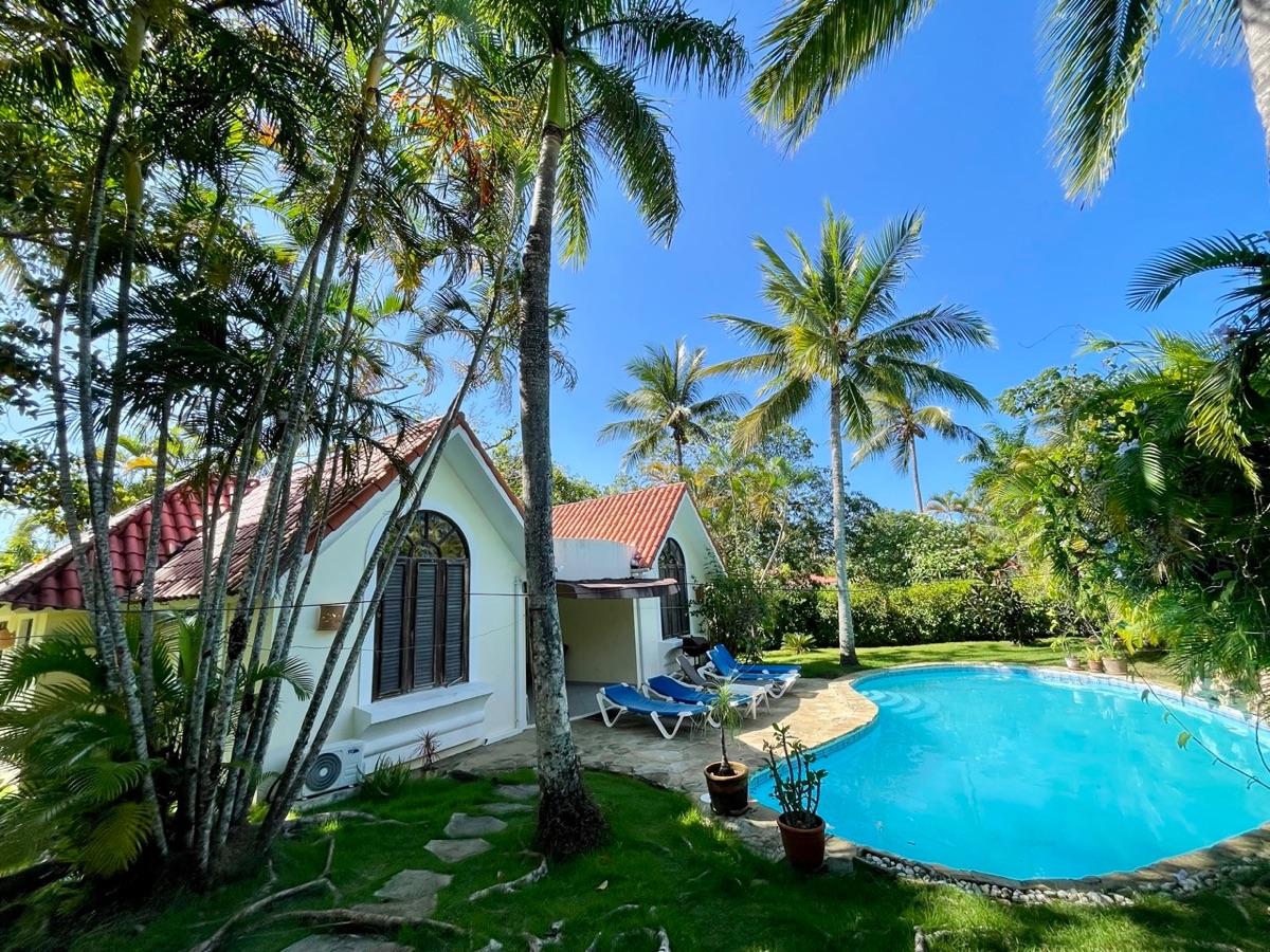 Fully Furnished Caribbean Villa with Private Pool – Excellent Value & Renovation Potential — photo 2