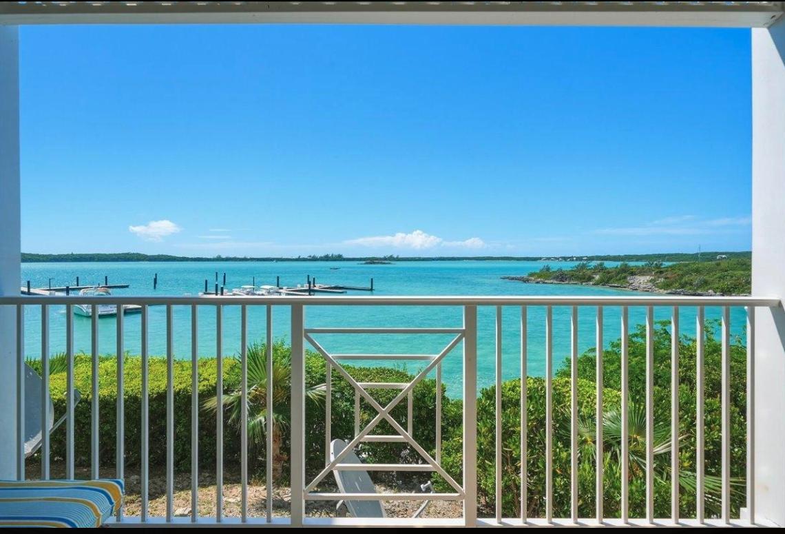 Gorgeous Waterfront Villa for Sale in Exuma Bahamas — photo 1