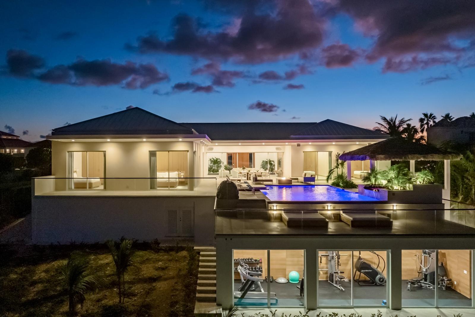 5-bedroom waterfront villa in Chalk Sound, Providenciales — photo 2