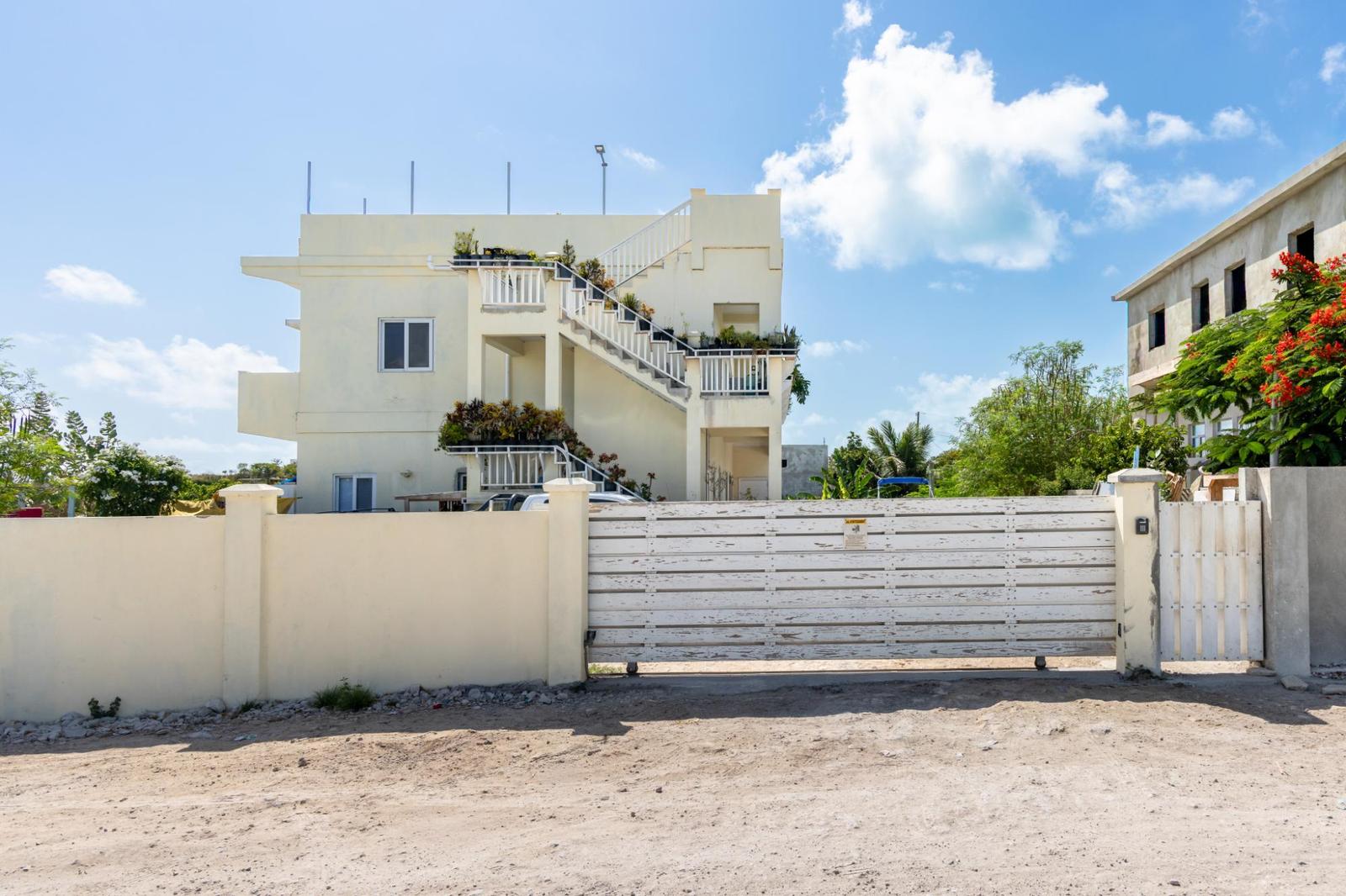 Multi-Dwelling Property in Five Cays, Providenciales, Turks and Caicos — photo 3
