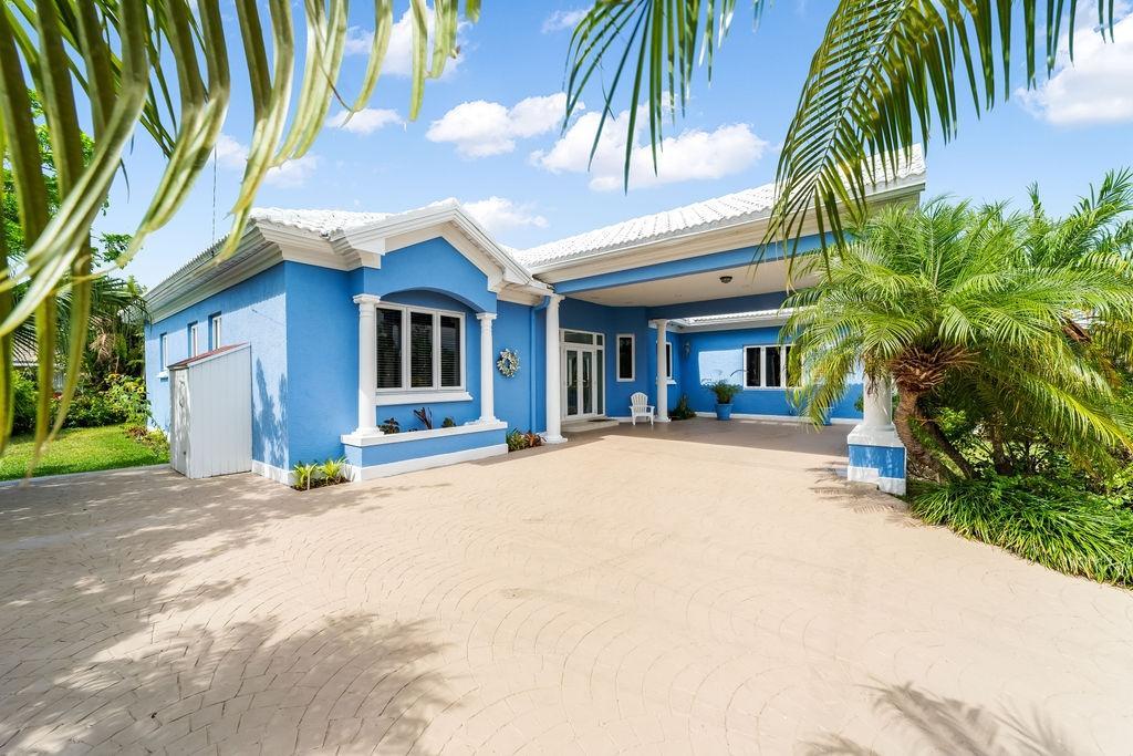 4 bedroom Residence for sale on PINTA AVE in Grand Bahama, The Bahamas — photo 4