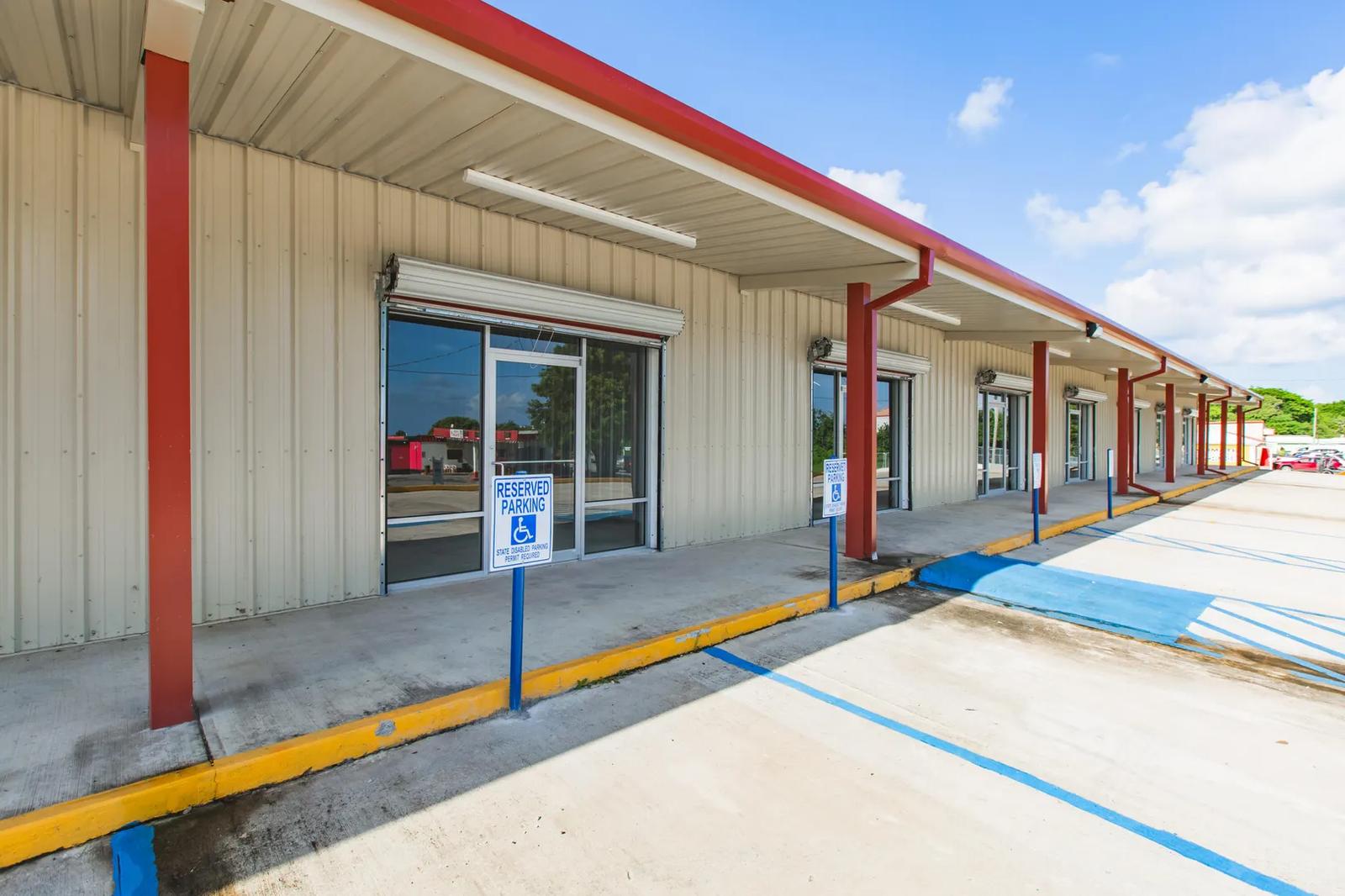 1,000 sqft commercial unit on North Shore Road, La Grande Princesse — photo 5