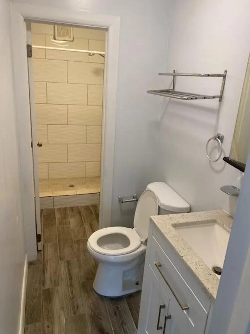 Studio apartment in a marina near Red Hook — photo 4