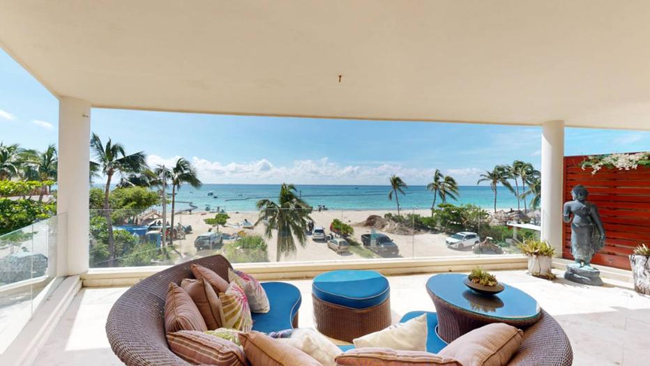 Beachfront 2BR Condo in Playa del Carmen — photo 1