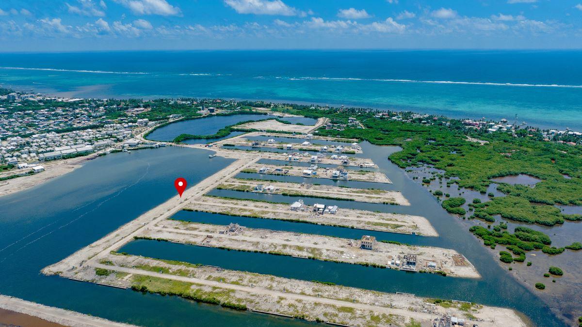 Premium Bayfront Property in Mahogany Bay — photo 1