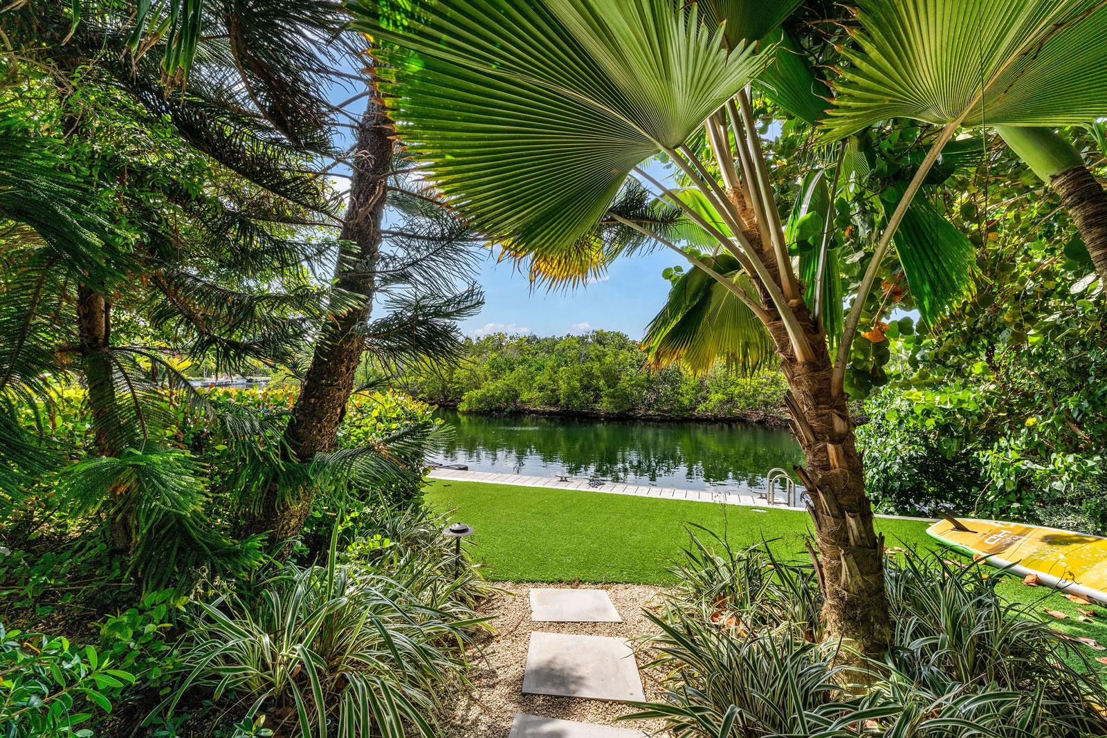 4 Bedroom Canal-Front Villa for Sale, Vista del Mar, Seven Mile Beach Corridor, Grand Cayman — photo 4