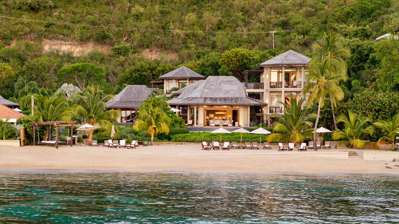 Aquamare Beachfront Villa — photo 4
