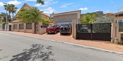 Charming Family Home for Sale in Central & Safe Sun Valley — photo 1