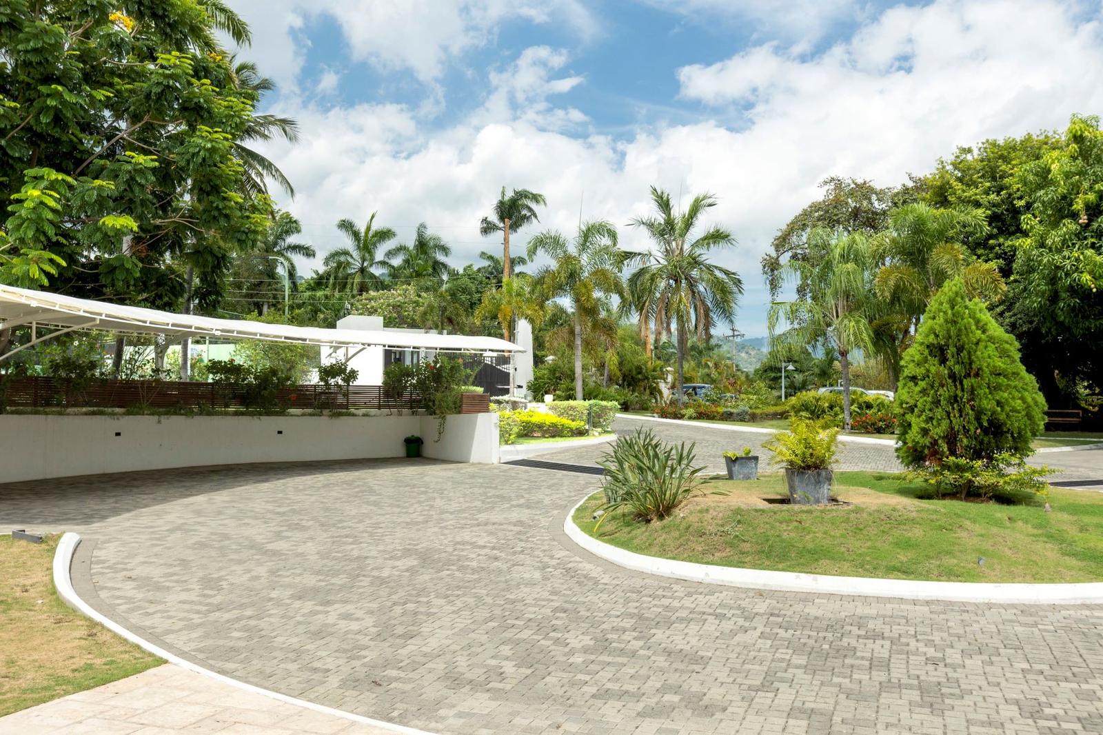 6 Bedroom Luxury Estate for Sale, 34-36 Earls Court, Kingston 8, Jamaica — photo 3