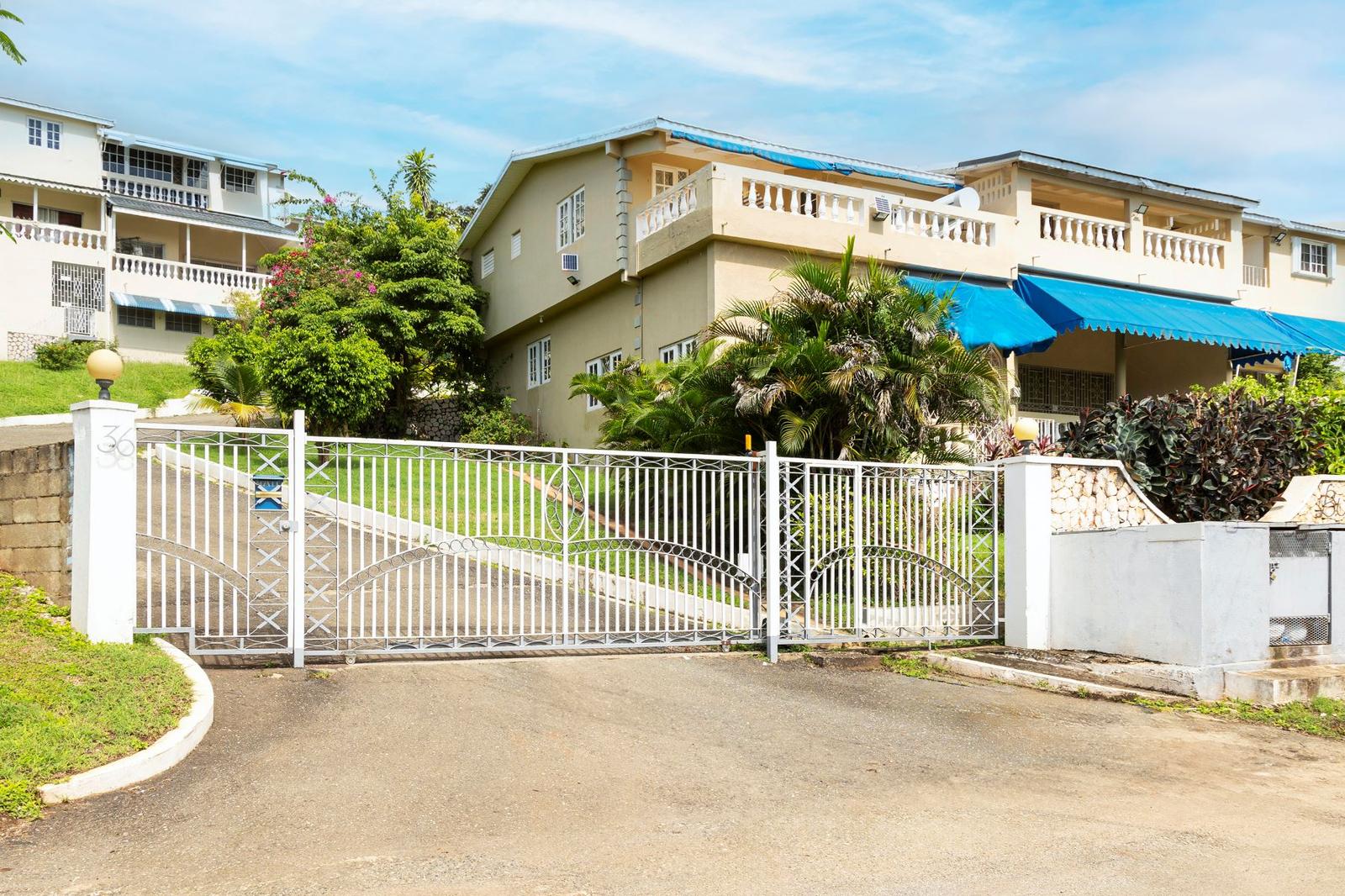 3 Bedroom Townhouse for Sale, Leas Flat, Kingston 19, Jamaica — photo 1