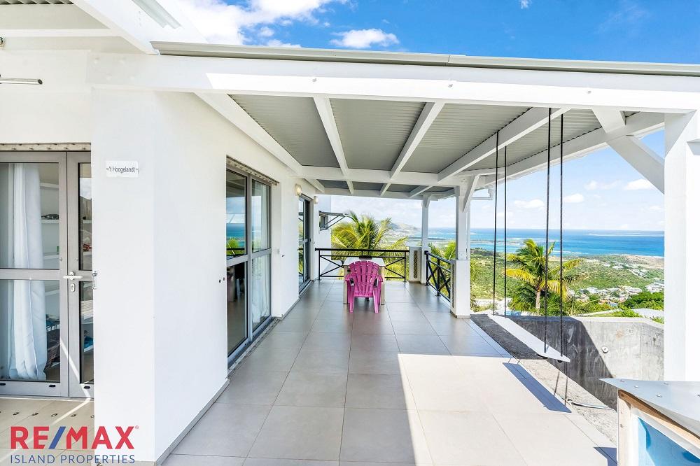 3-bedroom villa in Oyster Pond, Sint Maarten with guest house — photo 2