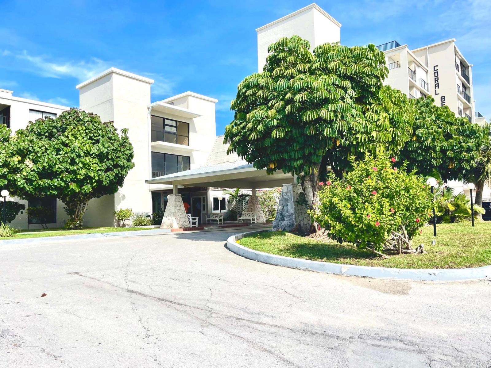 Studio apartment in Coral Beach Condominiums, Grand Bahama — photo 2