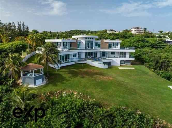 Luxury Oceanfront House for Sale in Newfoundland, Puerto Rico — photo 1