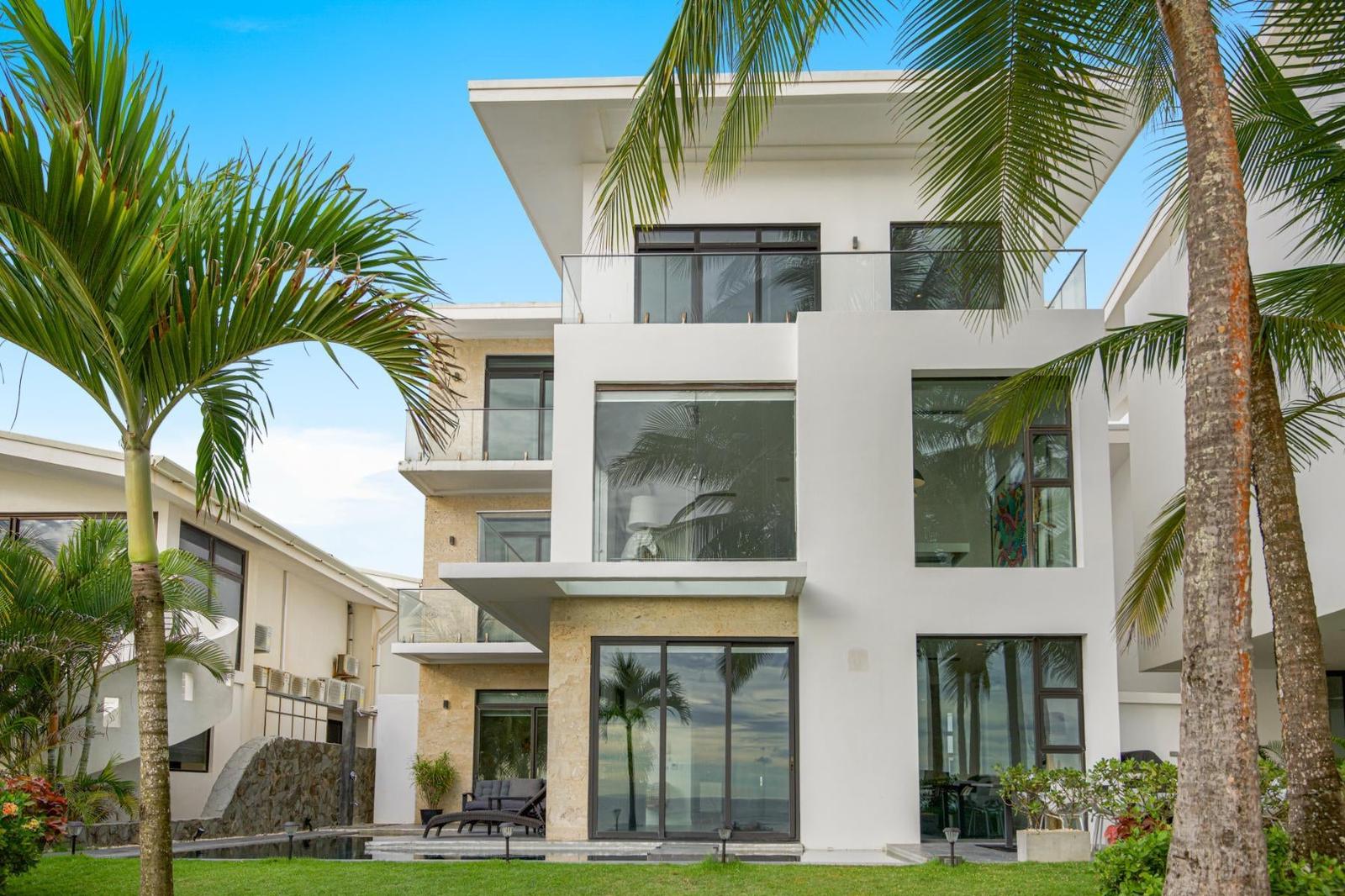 6 Bedroom Beachfront Estate for Sale in Jaco, Costa Rica — photo 1