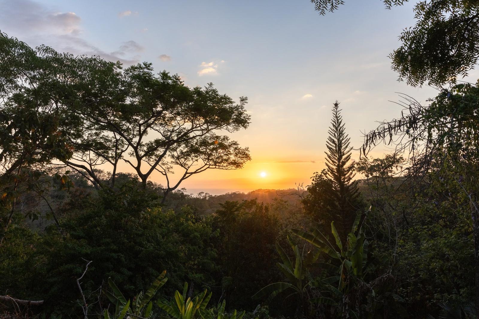 4.45 Acres of Land for Sale, Santiago, Santa Teresa, Puntarenas, Costa Rica — photo 2