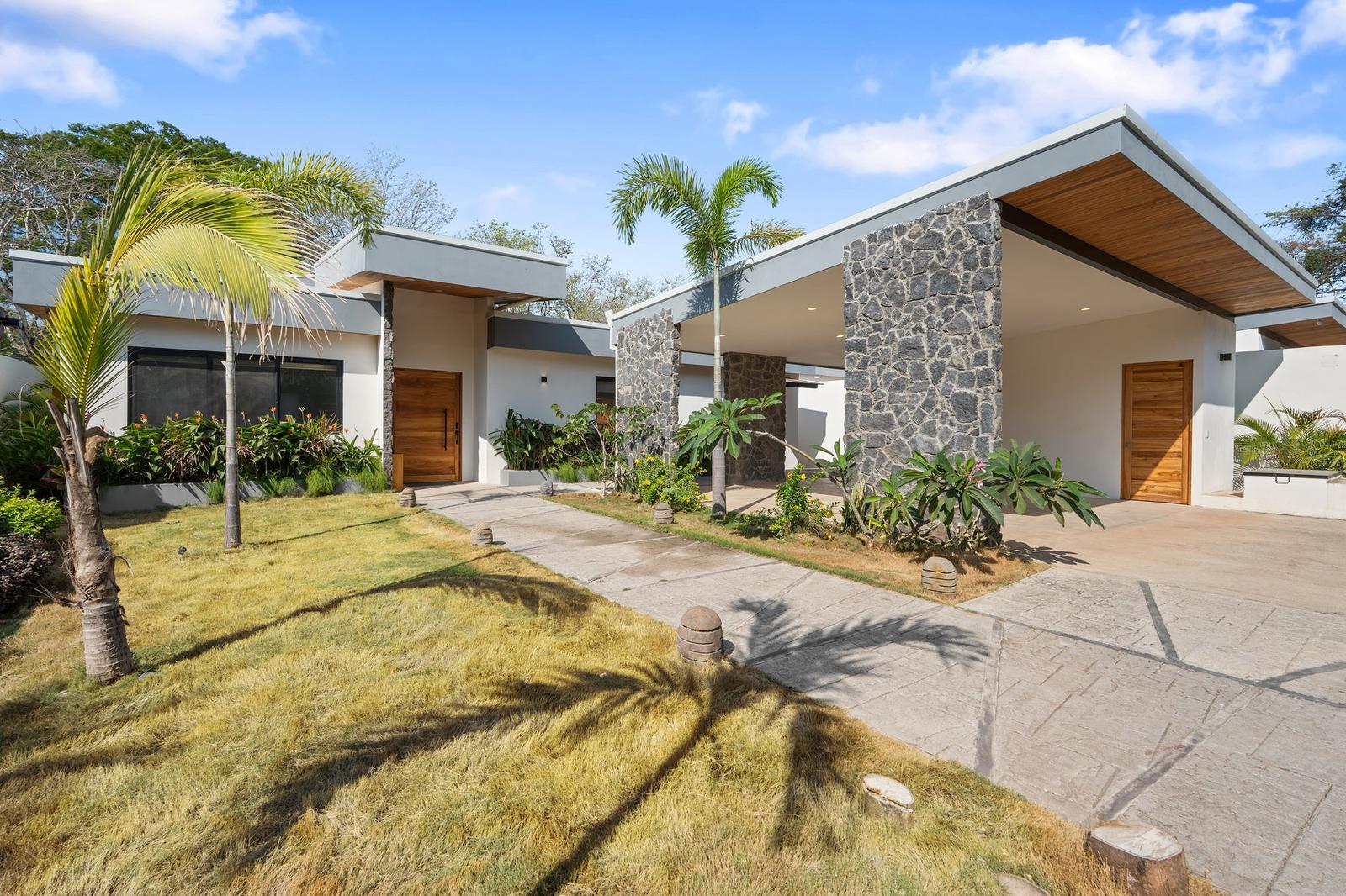 4 Bedroom Luxury Home for Sale in Playa Grande Estates — photo 3