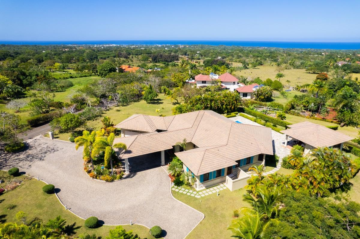 5 bedroom Oceanview Hillside Estate in Sosua — photo 1