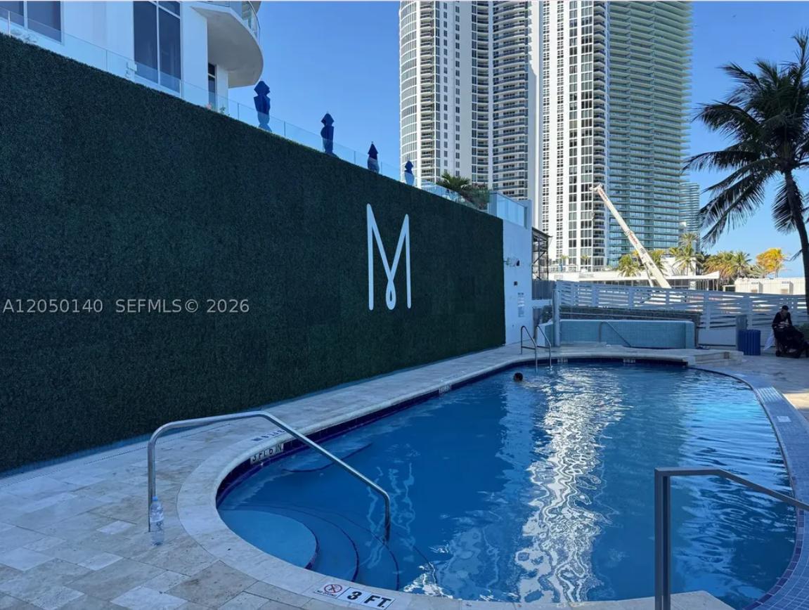 1-bedroom beachfront condo in Sunny Isles Beach — photo 4