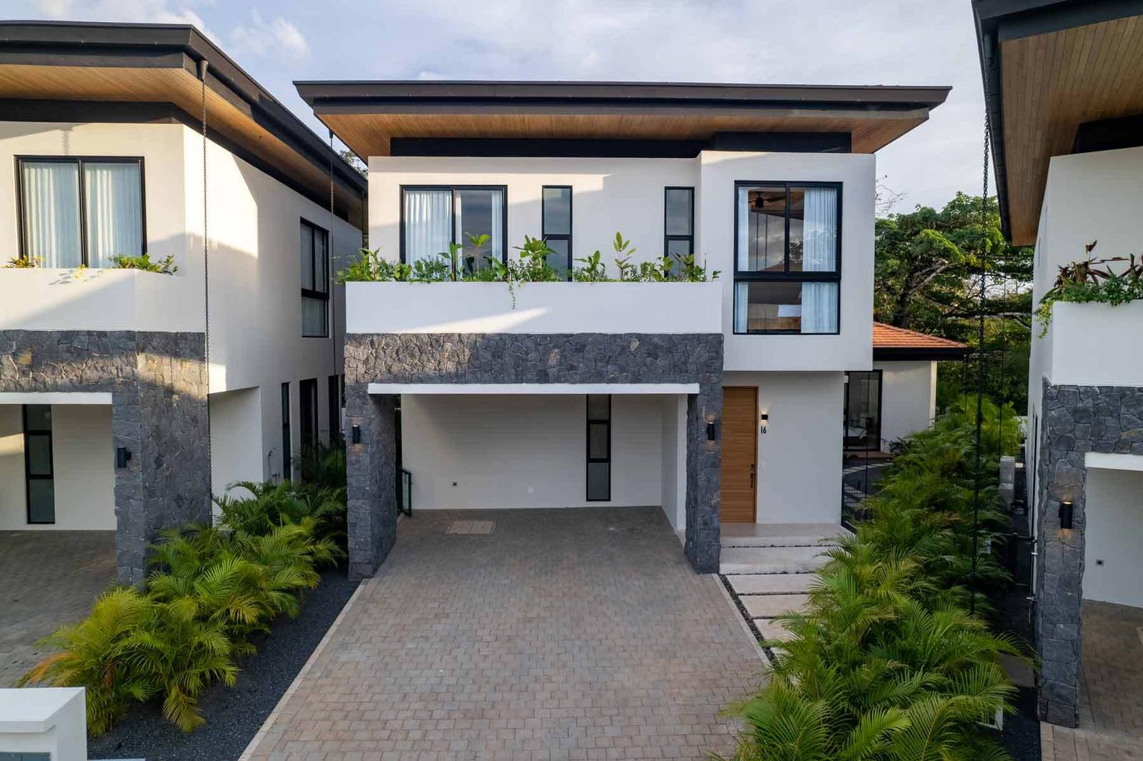 6 Bedroom Home for Sale, Bosques de Pinilla 16, Hacienda Pinilla, Tamarindo, Guanacaste, Costa Rica — photo 1
