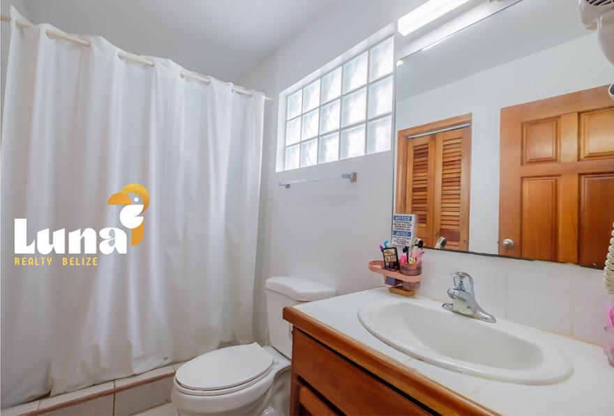 1 bedroom property for sale — Grand Baymen Best Western Condo 1BR at Belize — photo 5