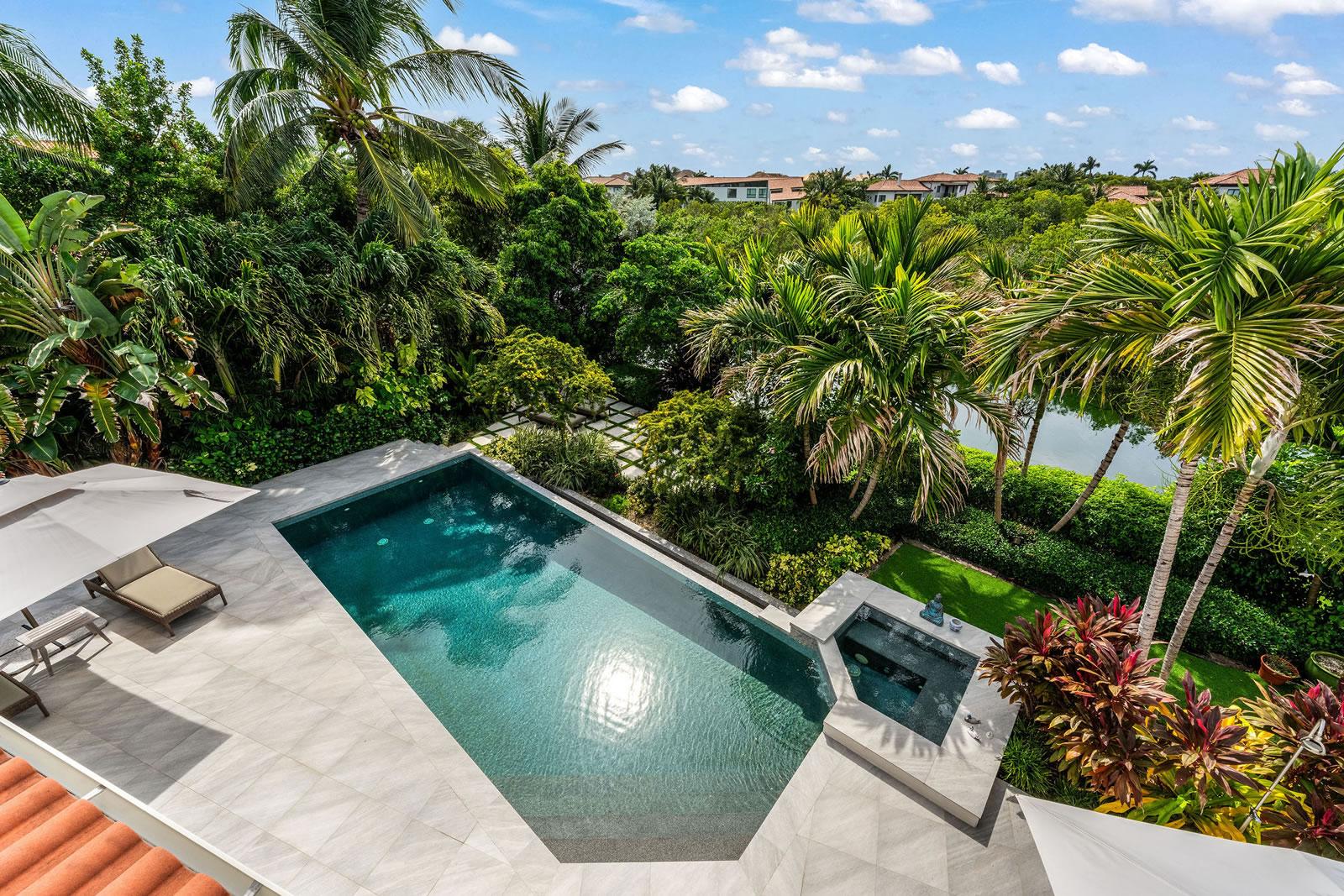 4 Bedroom Canal-Front Villa for Sale, Vista del Mar, Seven Mile Beach Corridor, Grand Cayman — photo 2