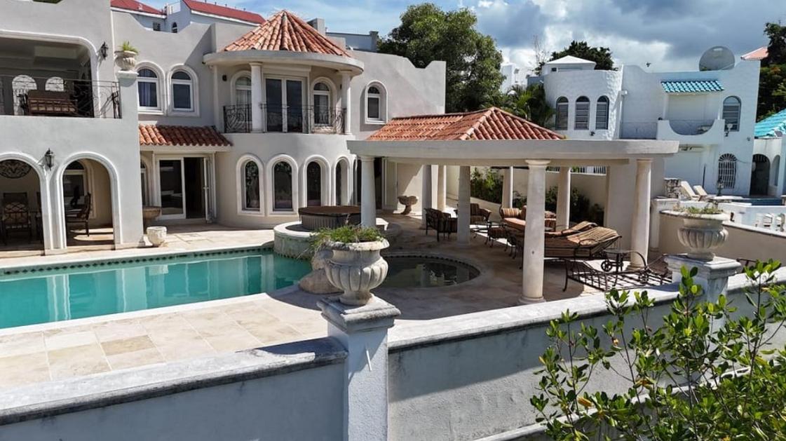 6 Amazon Road 6BR Villa in Point Pirouette — photo 1