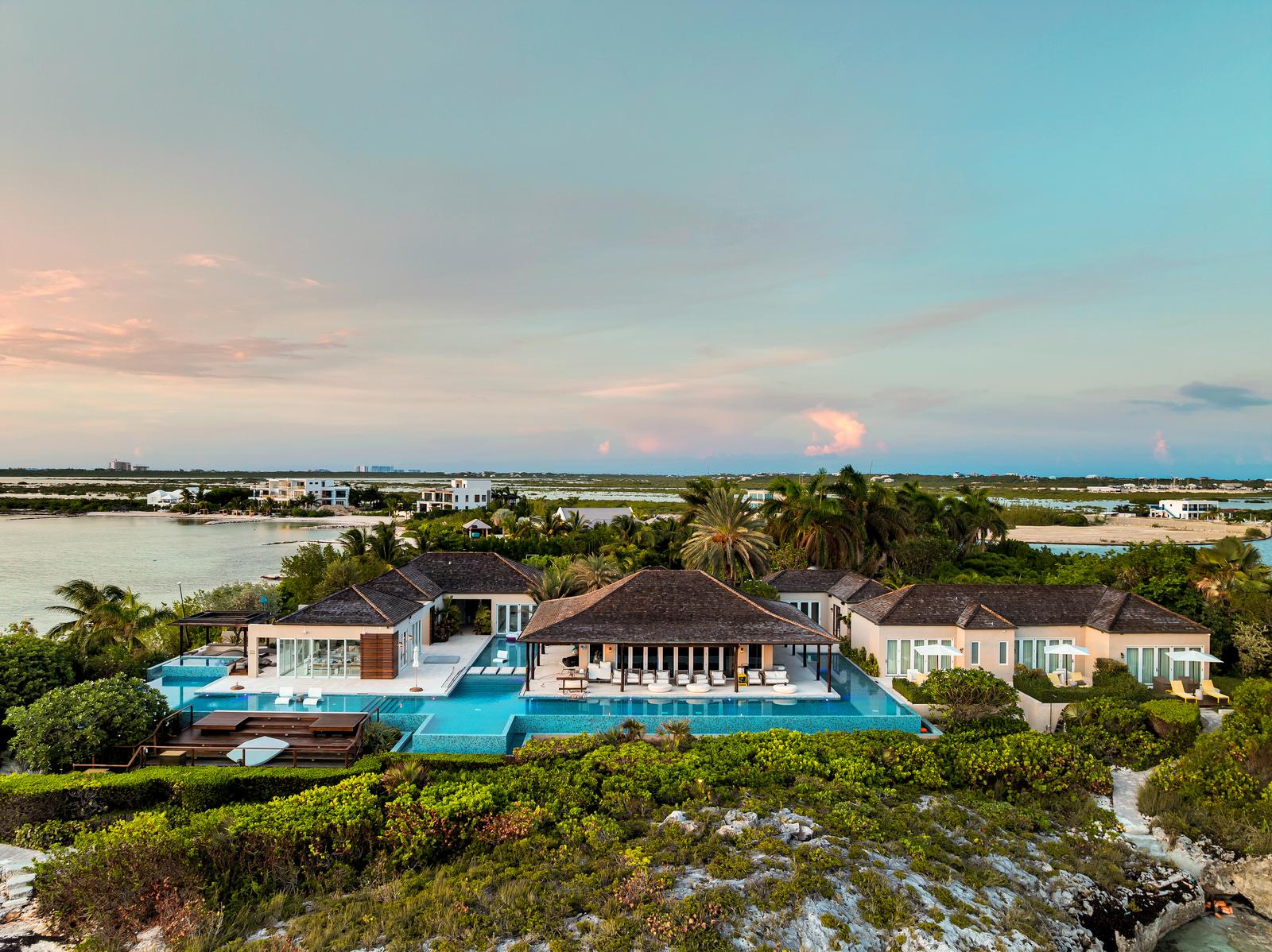 8 Bedroom Estate for Sale in Providenciales, Turks and Caicos Islands — photo 2