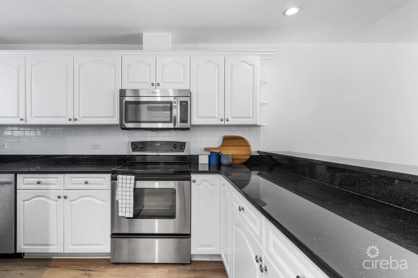 2-bedroom townhouse in South Sound, Grand Cayman — photo 5