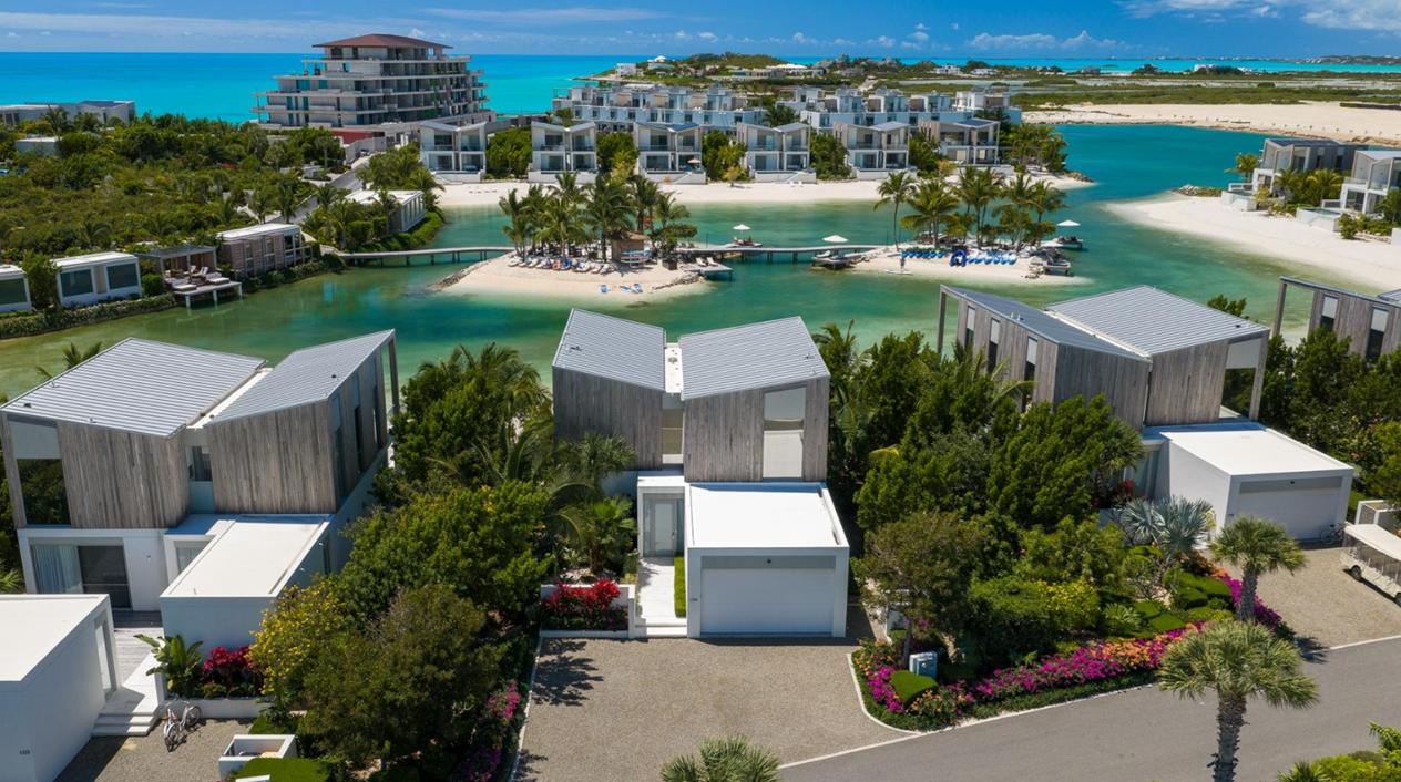 Lagoon Beach Villa 4 At South Bank — photo 1