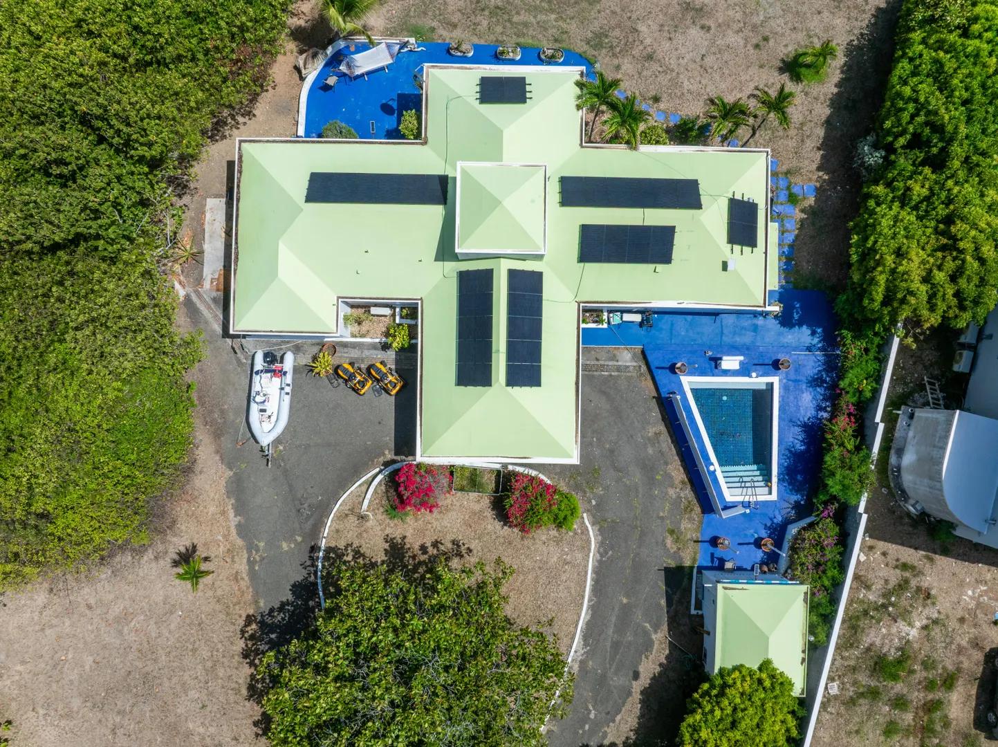 3BR waterfront villa East End 'B' — photo 2