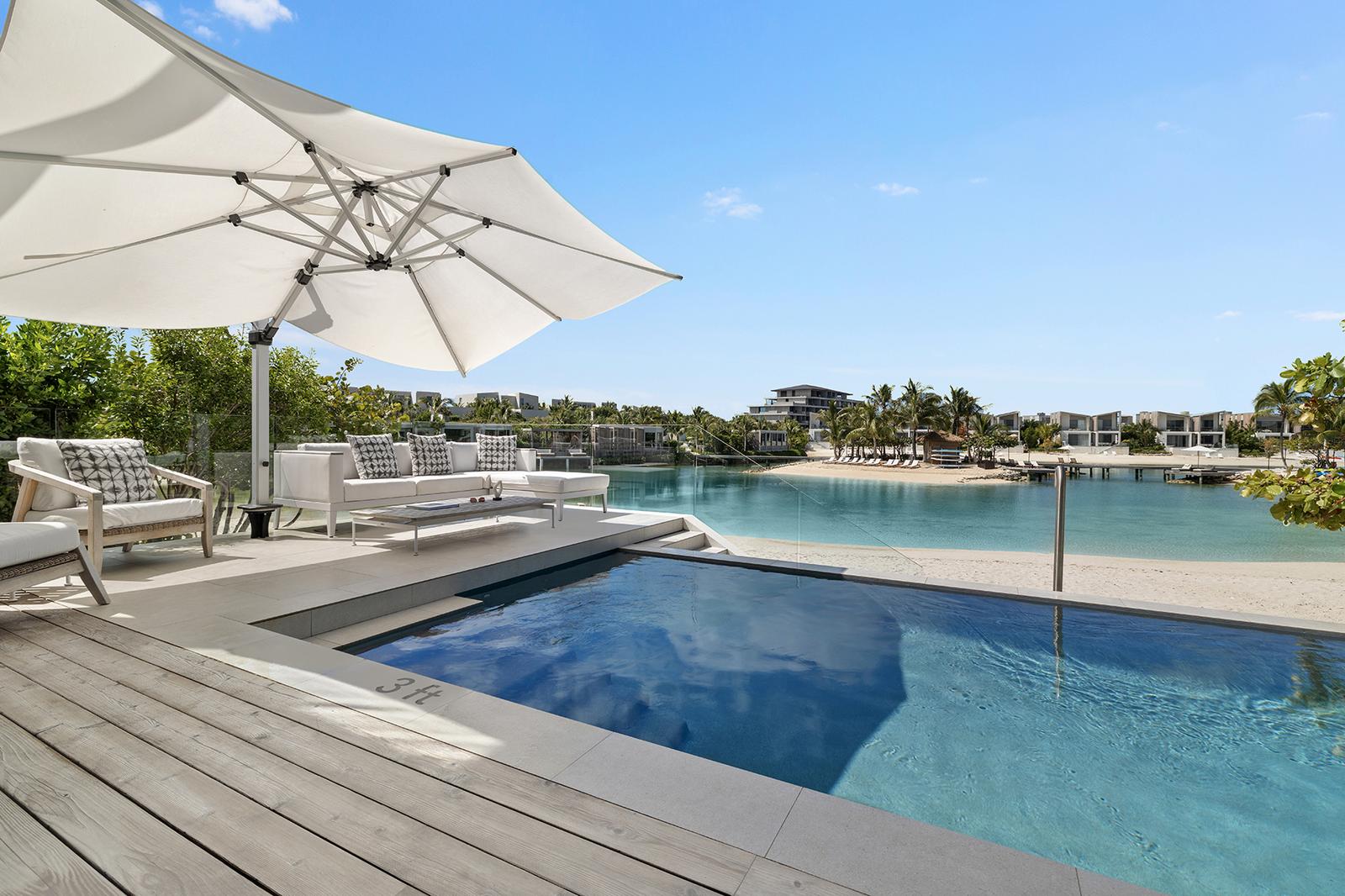 South Bank Lagoon Beach Villa 4 — photo 1