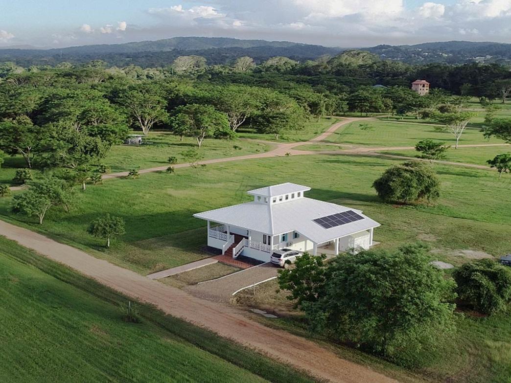 Carmelita Gardens 2BR Countryside Home — photo 1