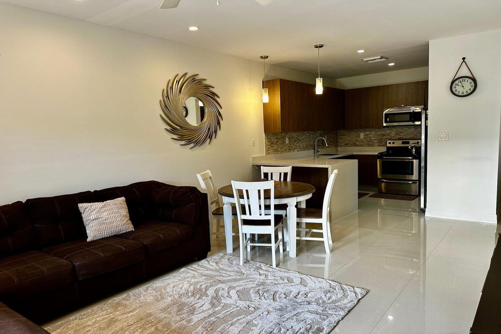 2-bedroom apartment in Venetian West, Nassau — photo 4