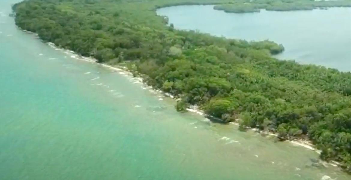 Beach and lagoonfront land in Hopkins, Stann Creek District — photo 1