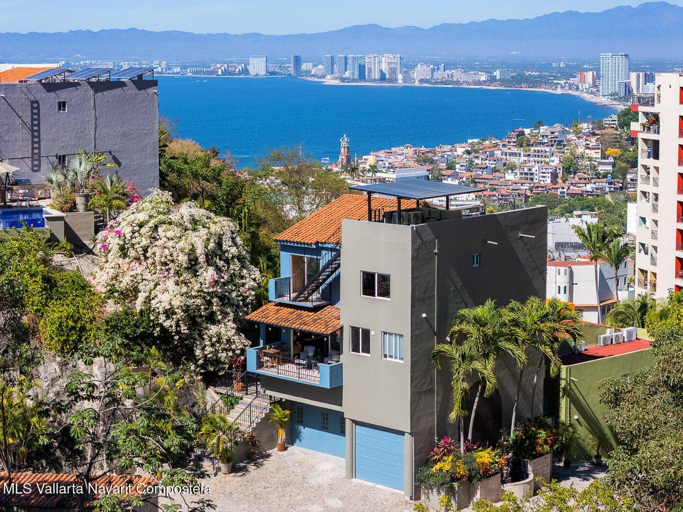 4 Bedroom House for Sale, Amapas, Puerto Vallarta, Mexico — photo 1
