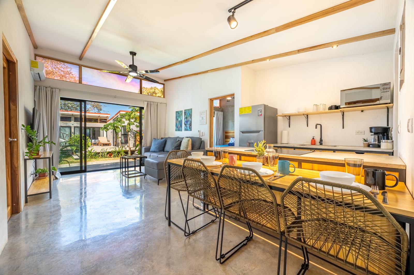 6 Bedroom Multi-Family Home for Sale in Refundores, Tamarindo, Costa Rica — photo 3