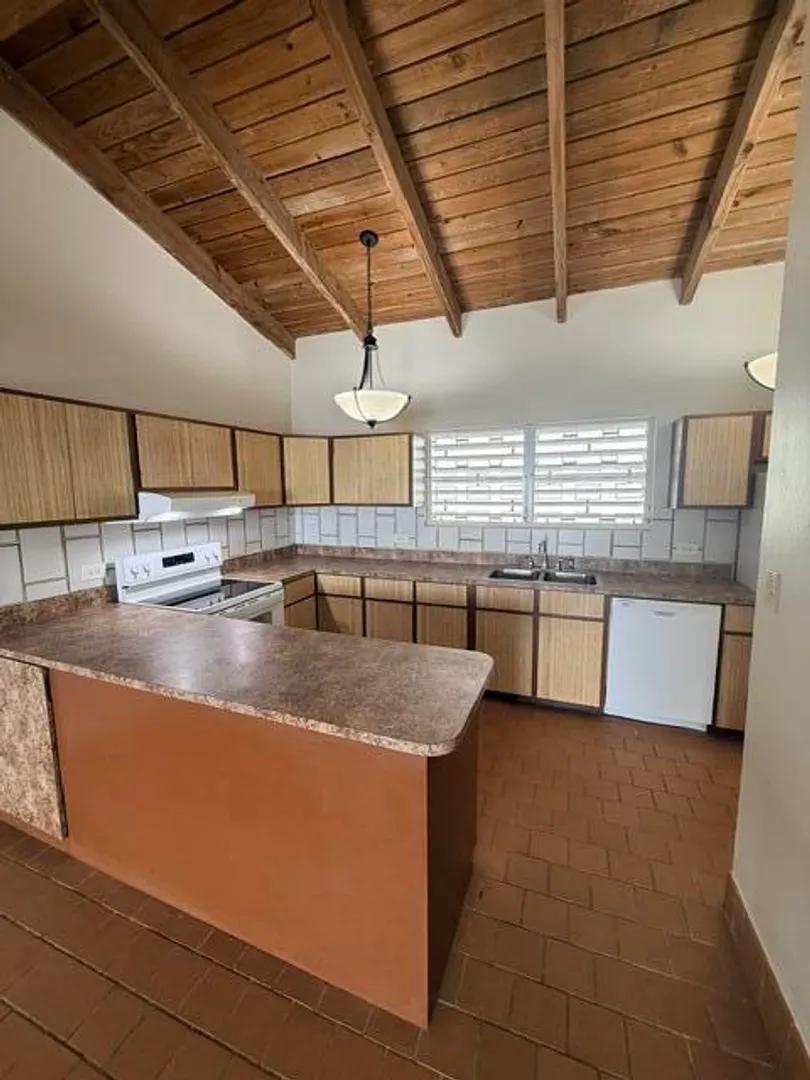 2 bed, 1 bath apartment in St. Thomas — photo 4