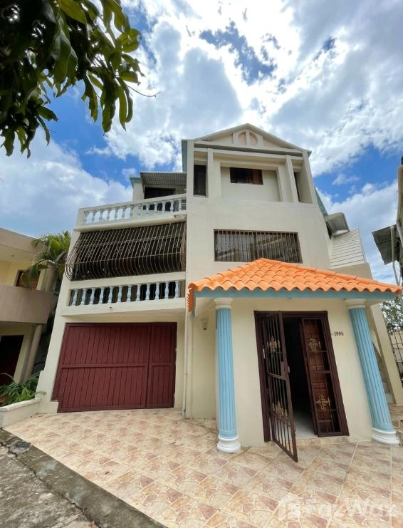 6 Bedroom House with Pool for Sale in Los Cacicazgos — photo 4