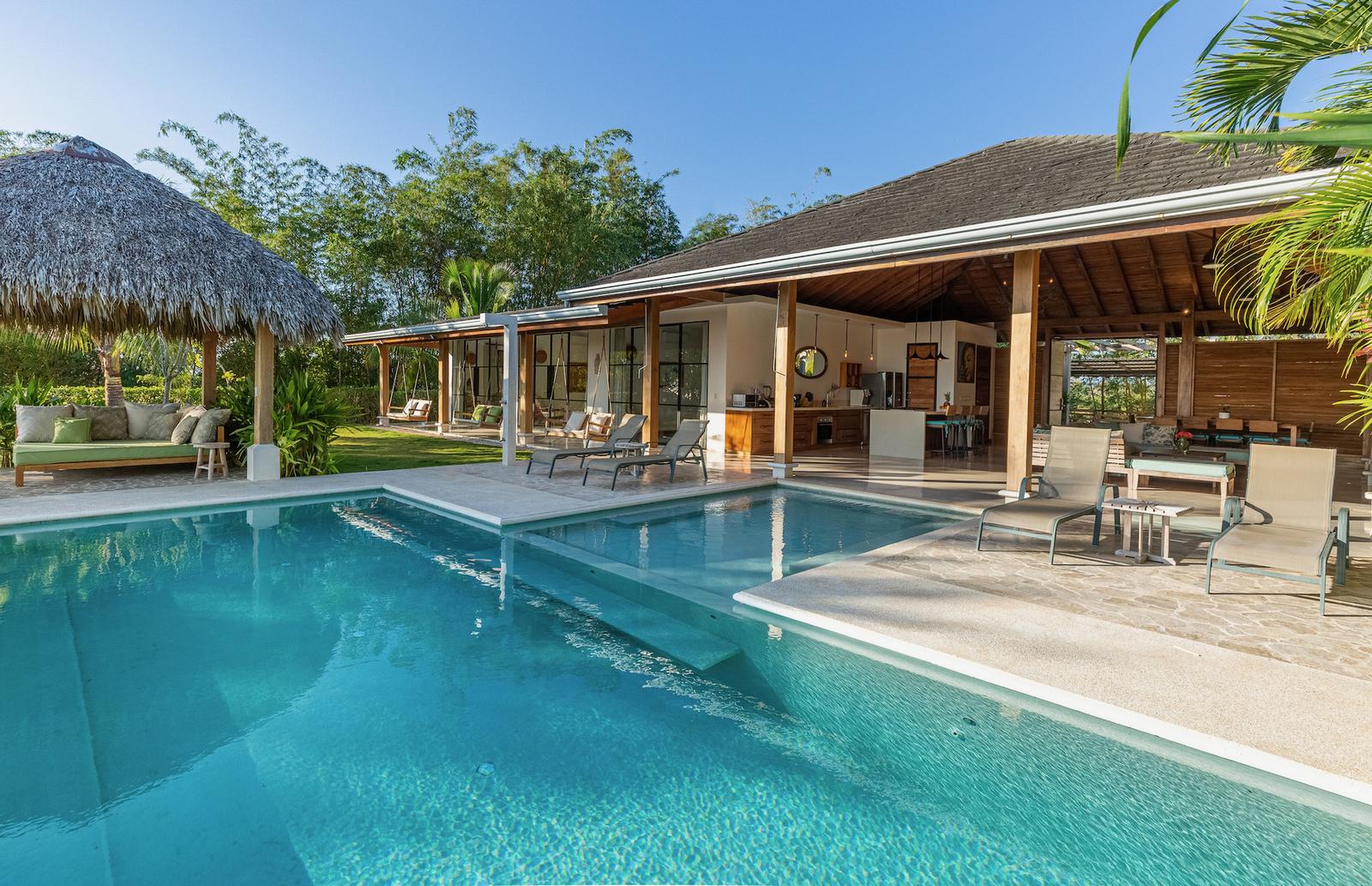 4 Bedroom Ocean-View Villa for Sale, Santa Teresa, Puntarenas, Costa Rica — photo 1