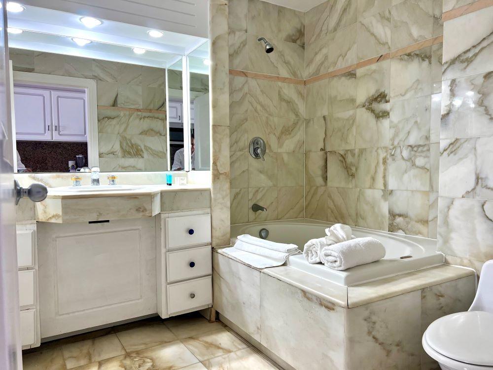 Sapphire Beach Club - 2 Bedroom Condo — photo 2