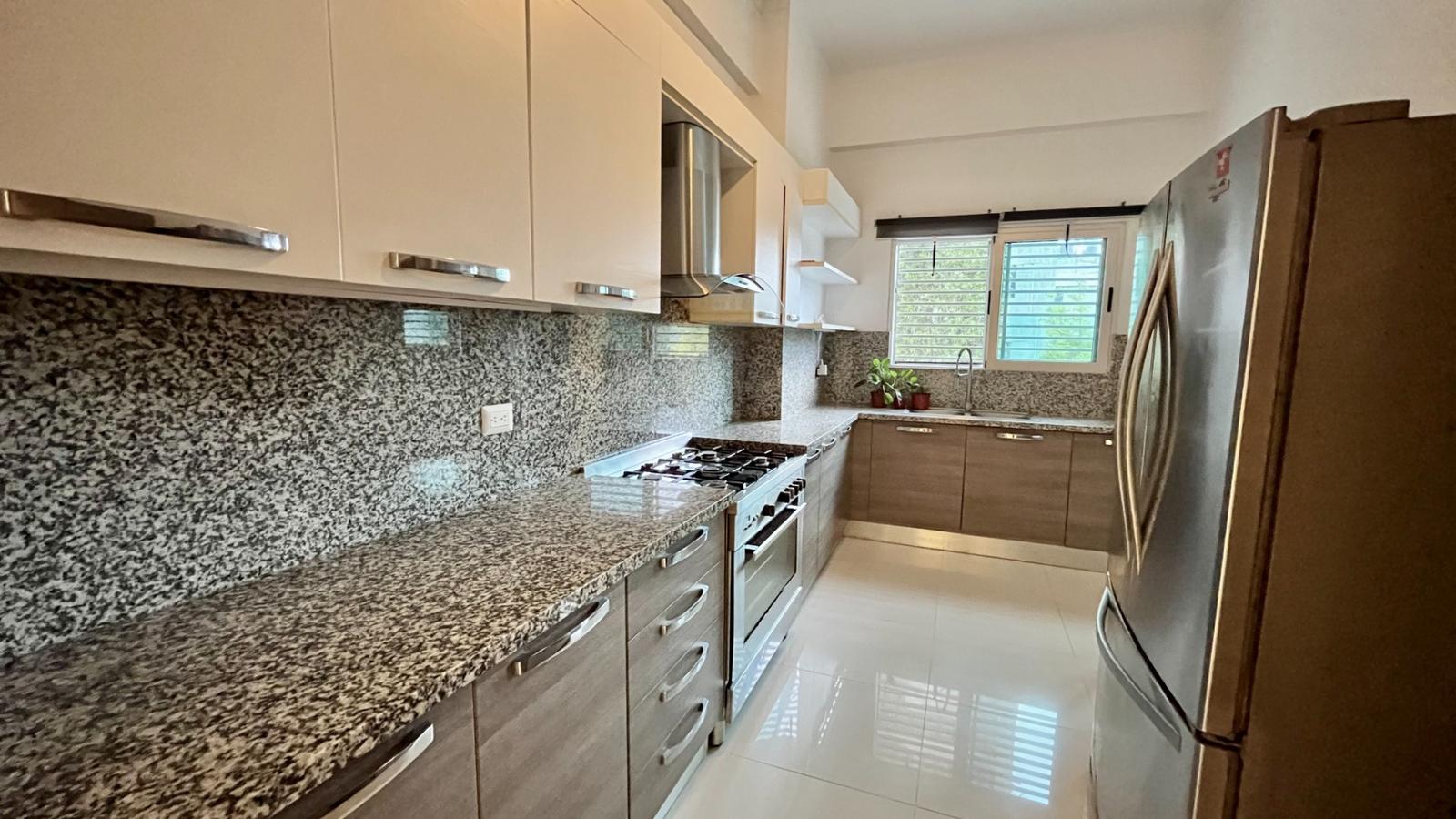 Spacious 3-bedroom Apartment For Sale In La Esperilla Santo Domingo — photo 3