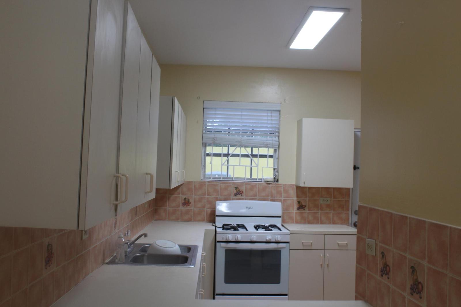 2-bedroom apartment in Country Club Estates, Nassau — photo 5