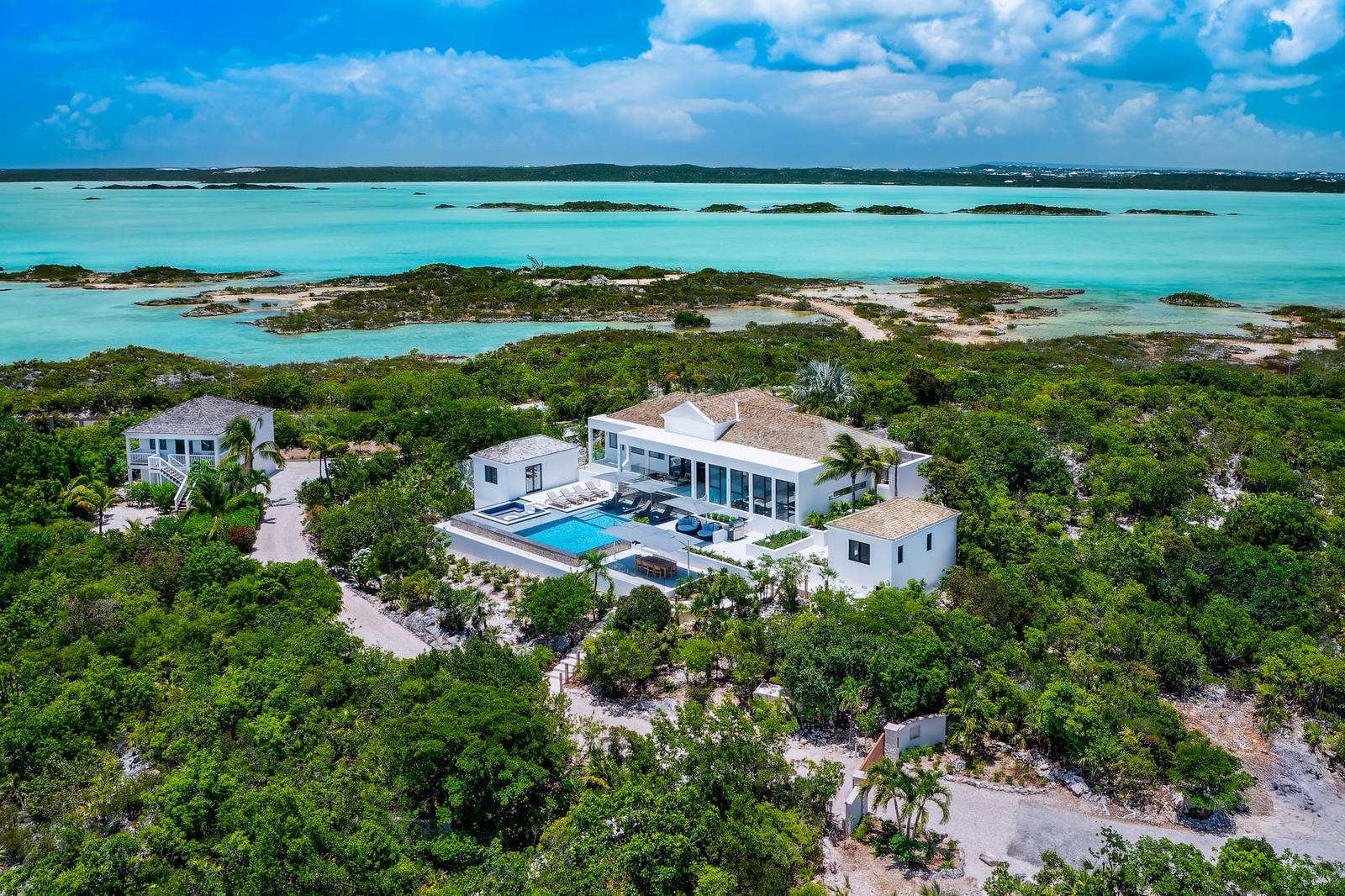 Villa Alizee - 1.83 Acres on Taylor Bay Beachfront — photo 4
