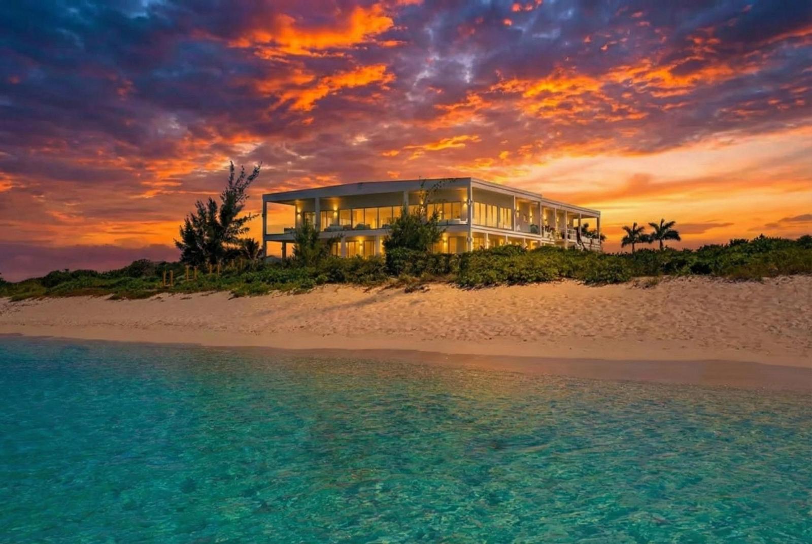 GRACE BAY BEACH ESTATE — photo 1