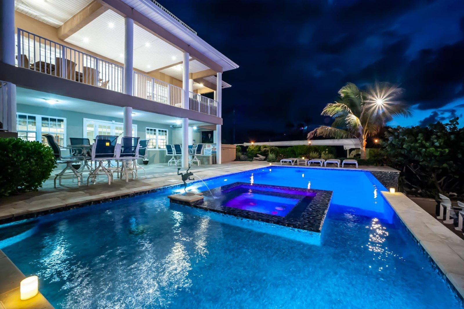 7-bedroom oceanfront house in East End, Grand Cayman — photo 4