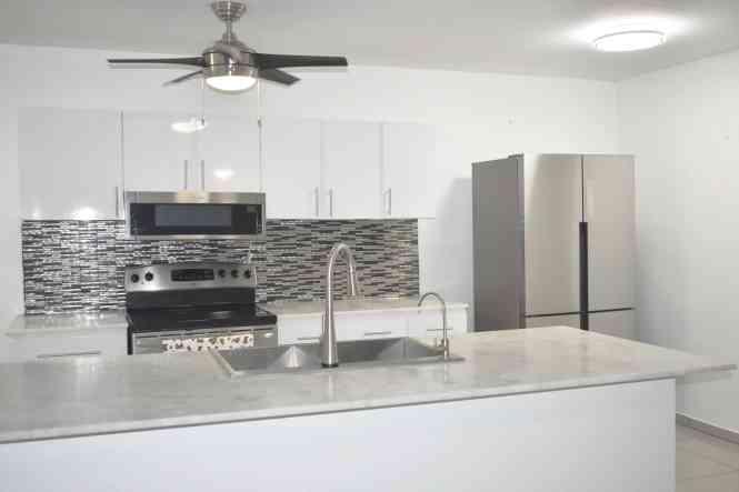 Townhouse for sale in Toa B, Puerto Rico — photo 3