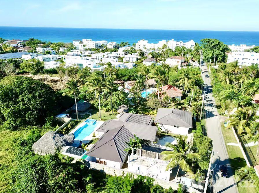 Beautiful 9 Bedroom Villa, close to the beach — photo 1