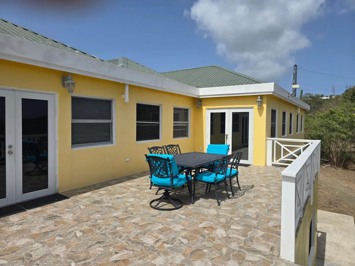 3 Bedroom 1 Bathroom Villa in Christiansted — photo 1