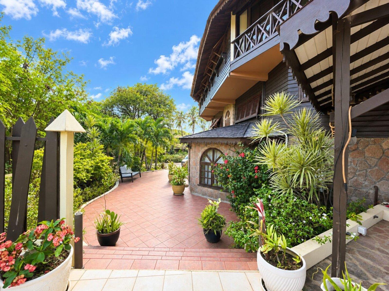 5-bedroom villa with cottage in Cas en Bas, Cap Estate — photo 3